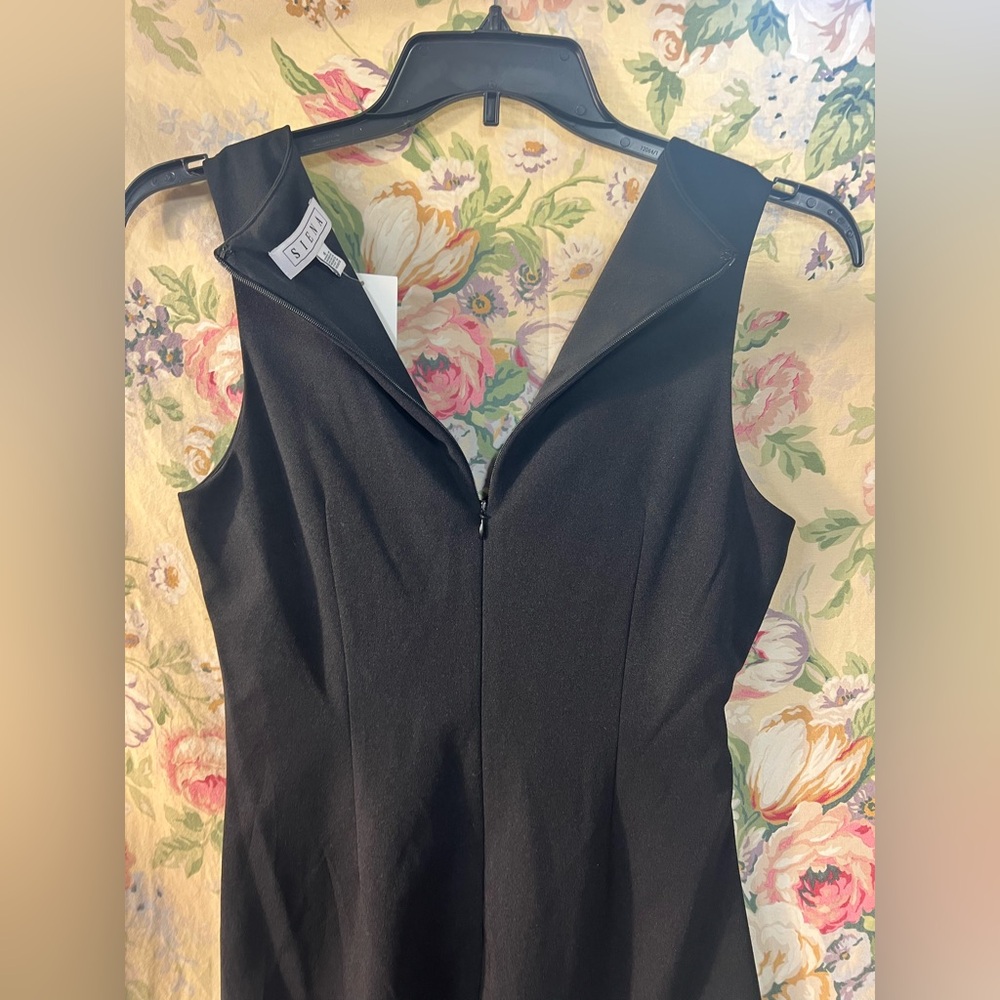 Elegant Black Sleeveless Mini Dress - Picture 12 of 12